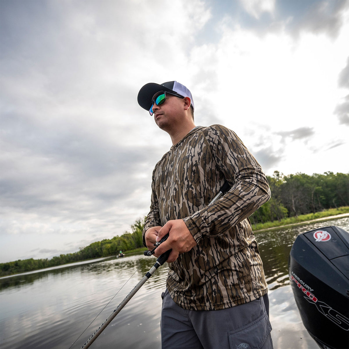 Green Leaf Mossy Oak® Camo Performance Hood / AFTCO Deals