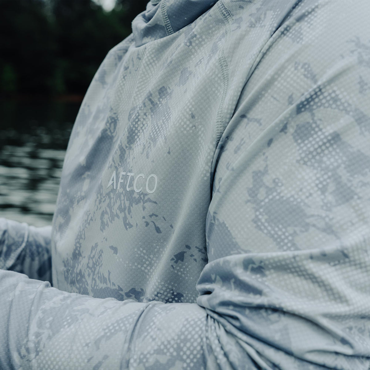 Tidal Current Camo Adapt Phase Change Hooded Fishing Shirt / AFTCO Trusted