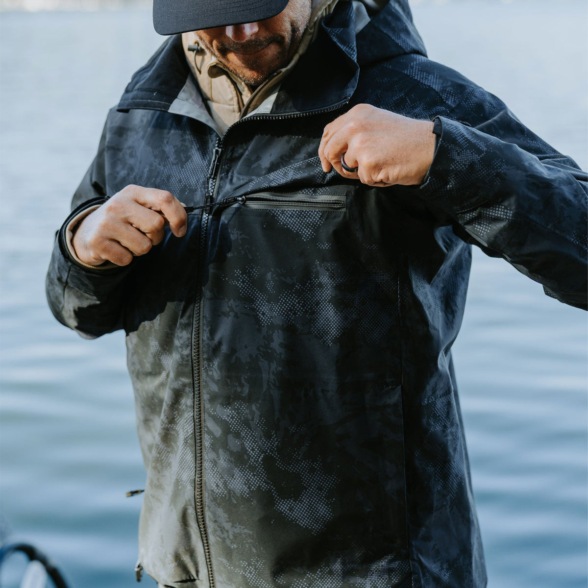 Olive Current Camo Stormbreaker Fishing Jacket / AFTCO Trusted