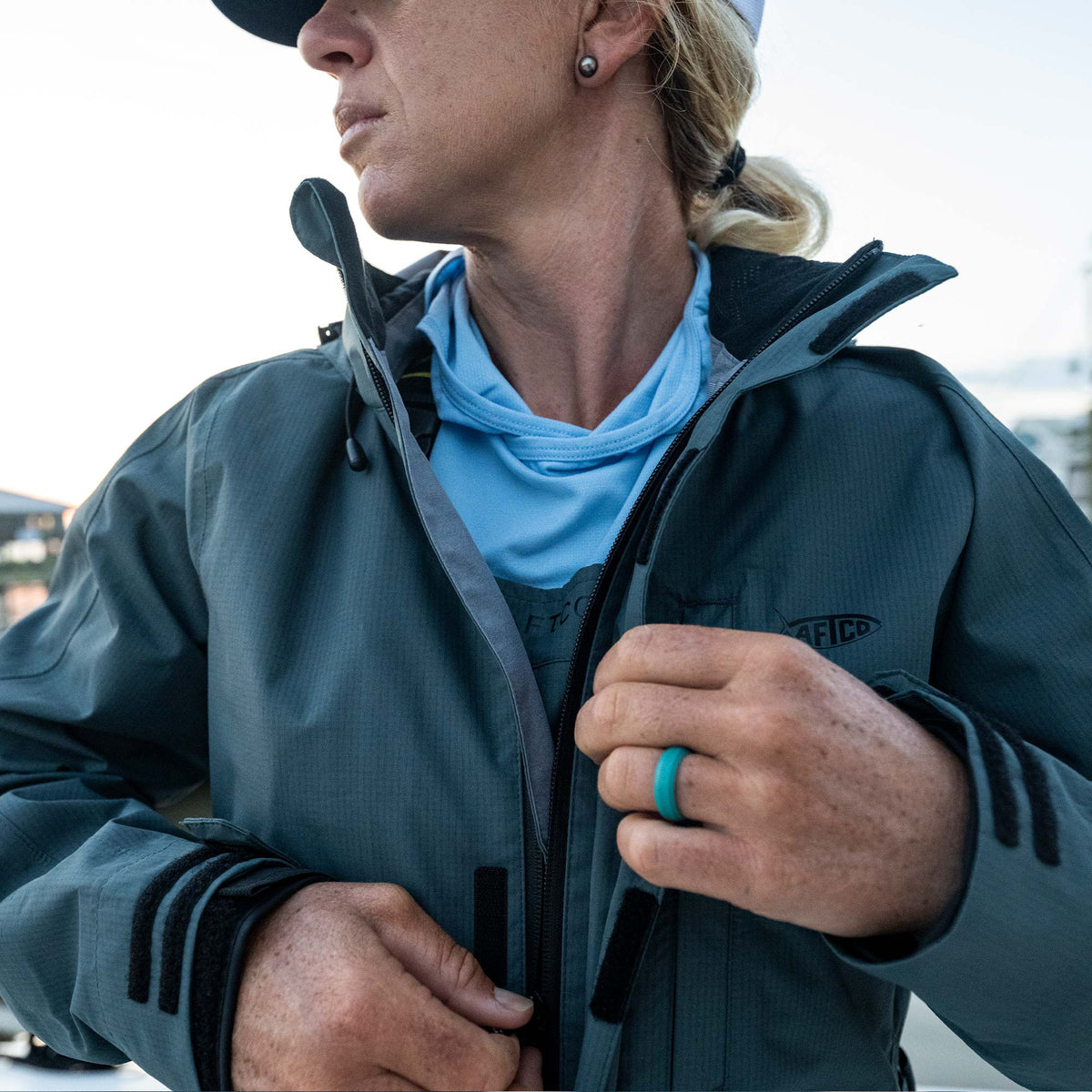 Depths Women's Barricade Jacket / AFTCO Smart Buy