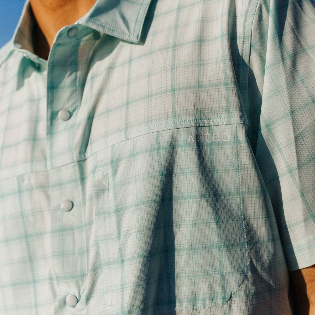 Blue Shadow Seabreeze Short Sleeve Button Down Shirt / AFTCO Top Pick