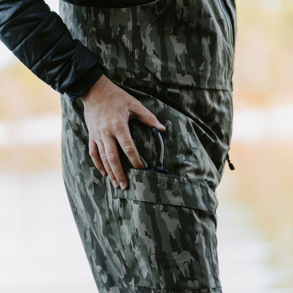 Olive Current Camo Stormbreaker Fishing Bib / AFTCO Deals