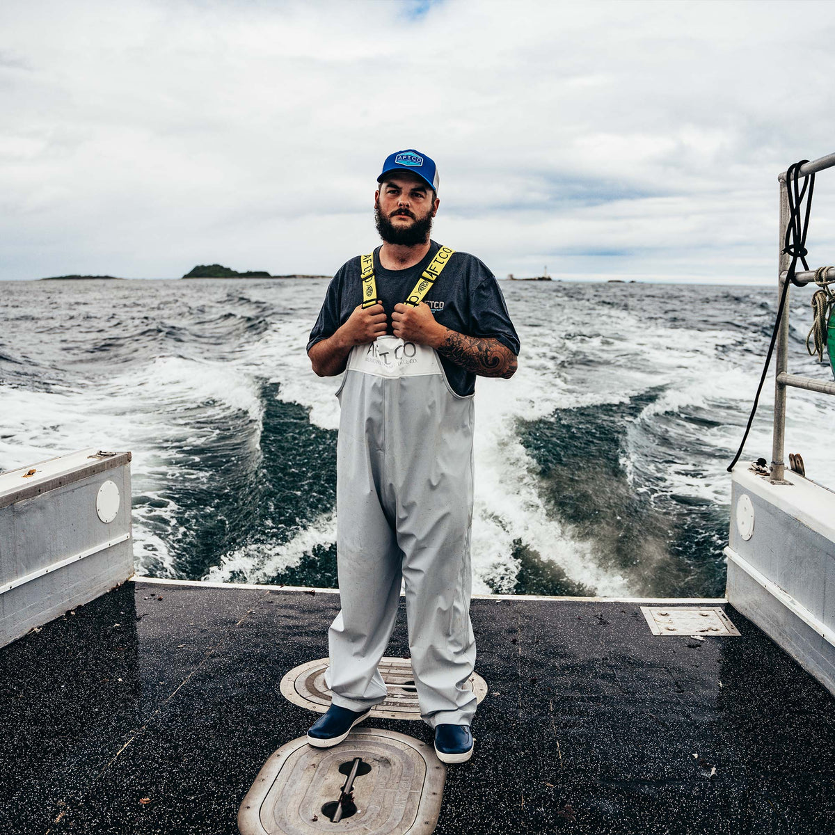 Burnt Olive Seafarer Fishing Bib / AFTCO Trending
