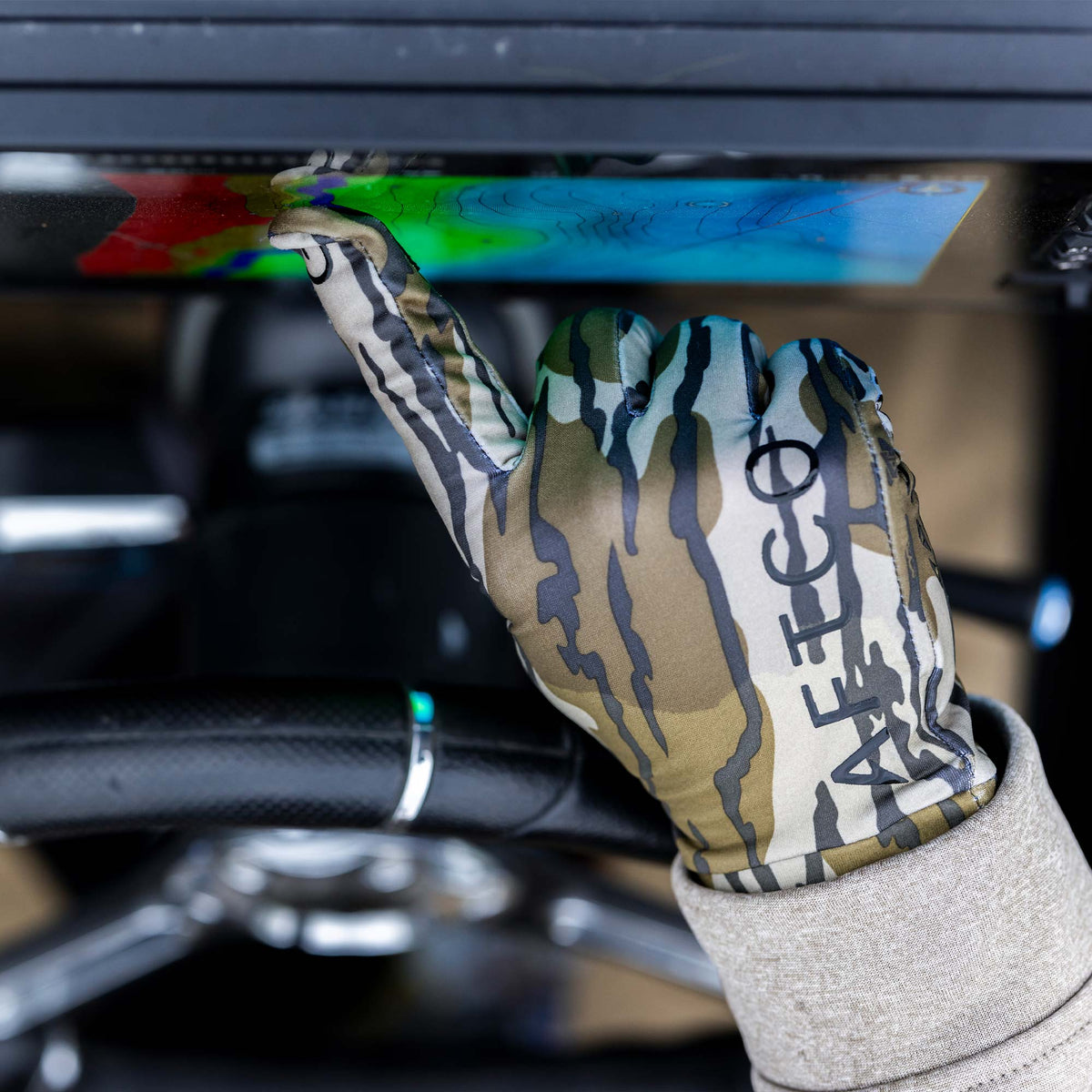 Black Helm Fishing Gloves / AFTCO Latest