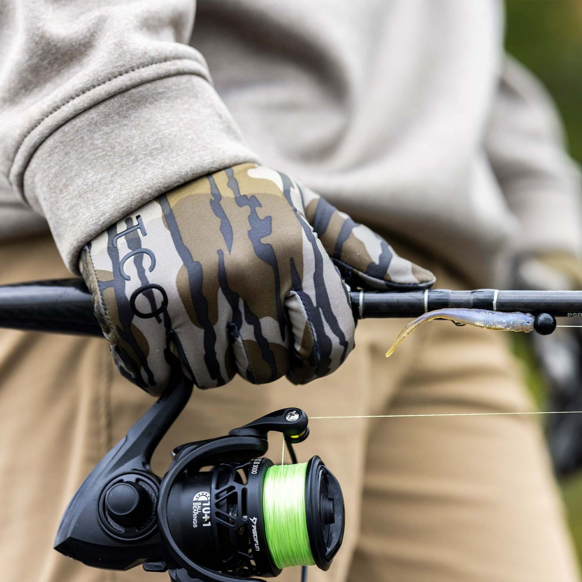 Black Helm Fishing Gloves / AFTCO Latest