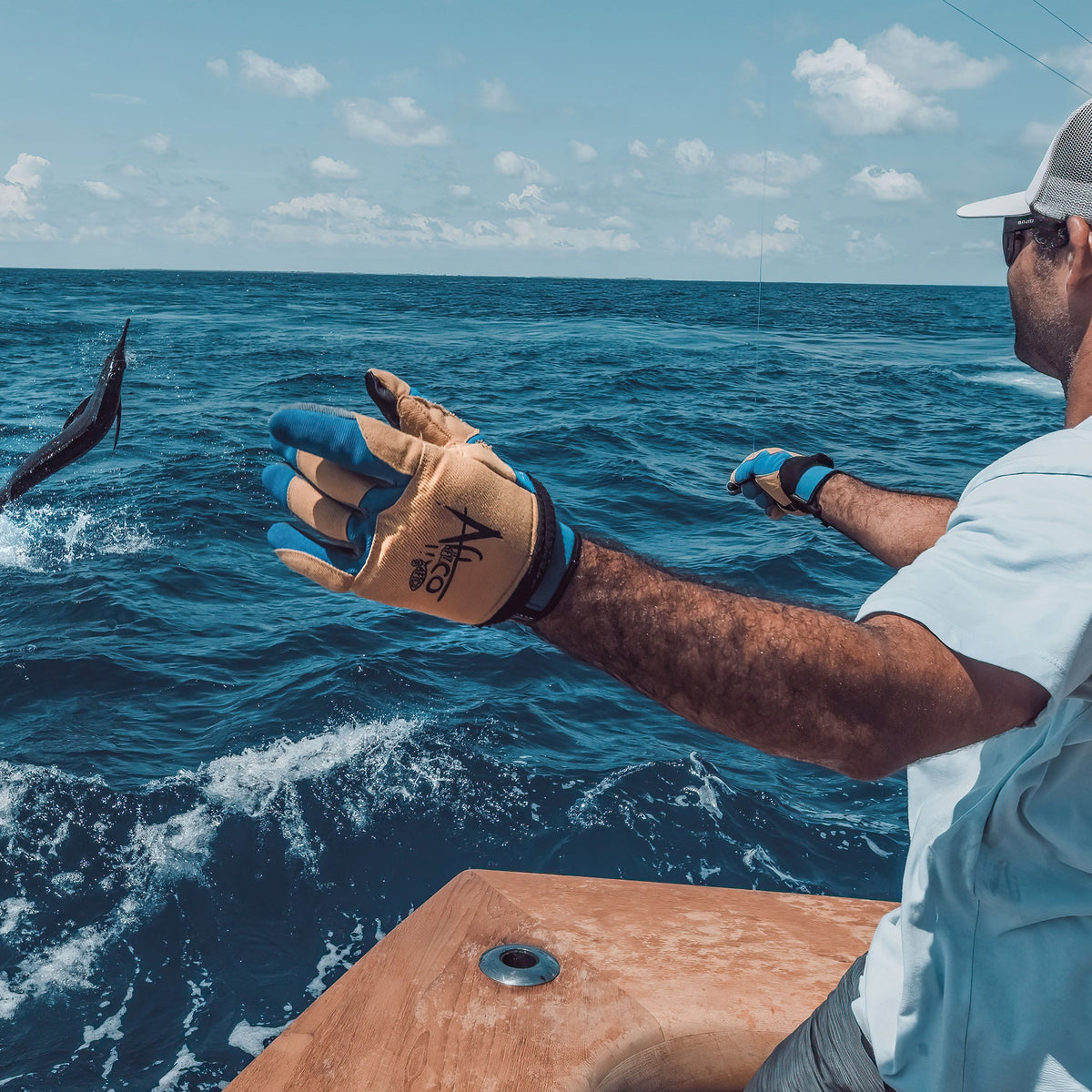 Blue Wire Max Salt Water Fishing Glove / AFTCO Quality