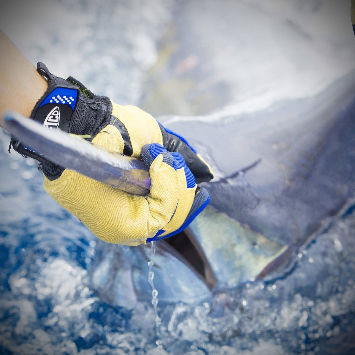 Blue Wire Max Salt Water Fishing Glove / AFTCO Quality